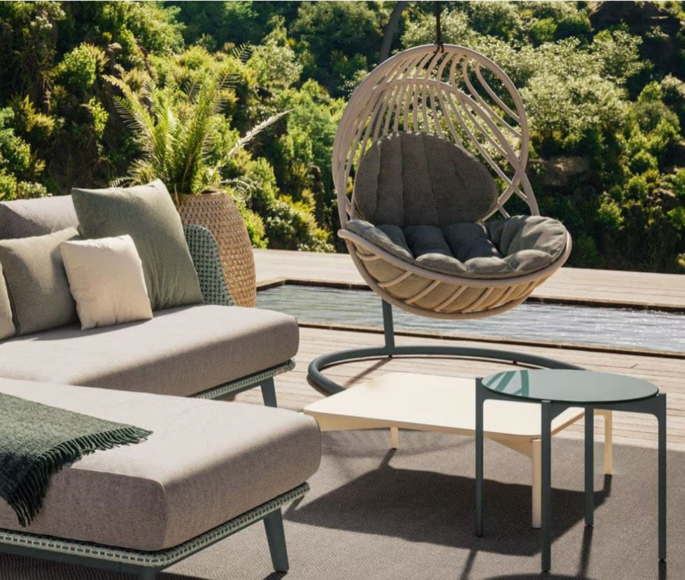 Fauteuil Suspendu En Polyrotin KIDEO - Structure Noire, Coussin Marron, Charge 140 Kg, Pour Intérieur Et Extérieur