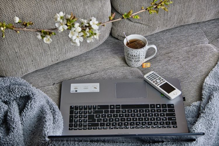 QUAND LE SALON DEVIENT UN BUREAU